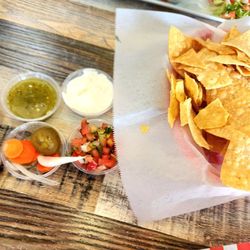 Taqueria Roberto - Chip bar (nice thick jalapeño creama)