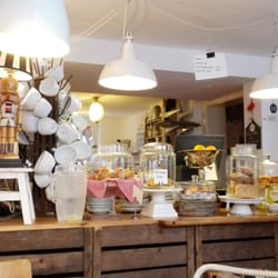 Mikkels - Theke mit Backstube im Hintergrund
