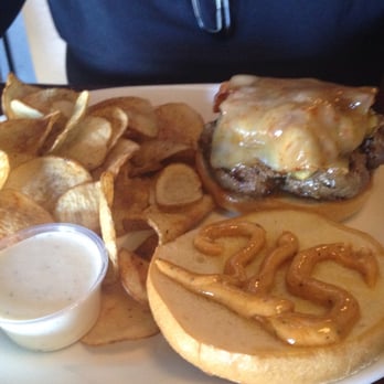 Stokeridge Tavern - Jalapeno Burger with chips - not as good as it could have beeen. - Bars Near Me - Oak Ridge, North Carolina Stokeridge Tavern - Jalapeno Burger with chips - not as good as it could have beeen. - Bars Near Me - Oak Ridge, North Carolina