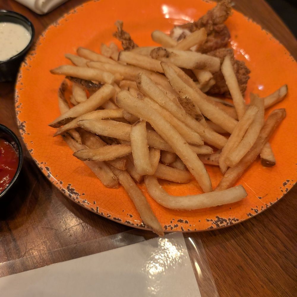 Oscar's Brewing Company - French fries and tenders for kids - American Near Me - Temecula, California
