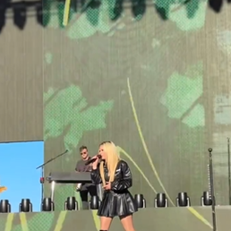 The mother F'N princess (Avril Lavigne) joined ALL TIME LOW on stage. The mother F'N princess (Avril Lavigne) joined ALL TIME LOW on stage.