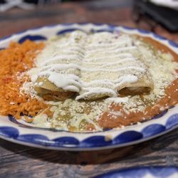 El Patron Dos - Enchilada camerones (you can see a glimpse of the sizeable shrimp in the enchilada on the right)
