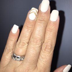 D Art Nails - Just a touch of bling. Manicure and shellac polish.
