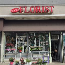 Exterior outside entrance of Deep Dale Florist - Front - Little Neck, New York Exterior outside entrance of Deep Dale Florist - Front - Little Neck, New York