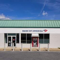 Bank of America Financial Center - Storefront
