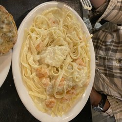 Guiseppe's Restaurant - Chicken Alfredo with baby shrimp