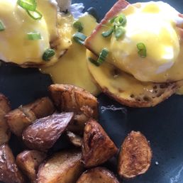 Eggs benedict