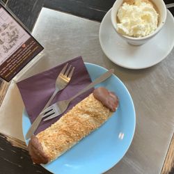 Kaffee Alchemie - Viennese coffee with Marzipan something
