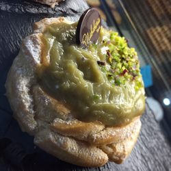 Al Caffettuccio - Si inizia con le Zeppole......questa e' al pistacchio