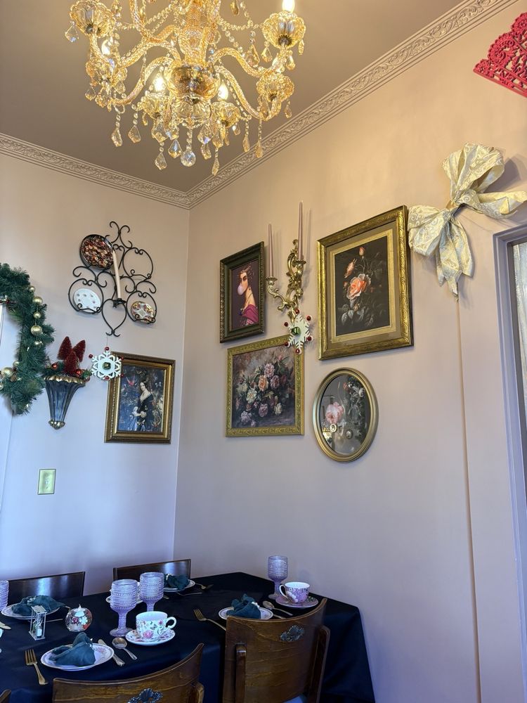 Dahlia Cove Studio Logo