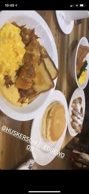 Huskers Cafe (Atlanta) by null