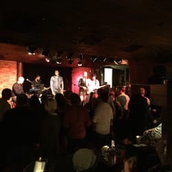 Night Club - Die Live Musik war reine Stromverschwendung.