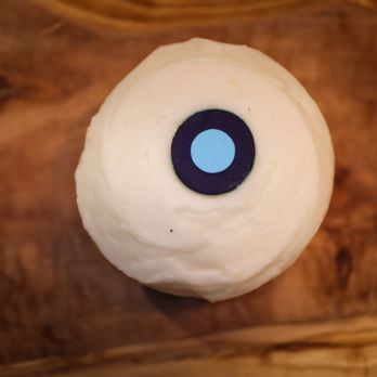 Sprinkles Tampa - Gluten free bluberry lemon cupcake - Cupcakes Near Me - Tampa, Florida Sprinkles Tampa - Gluten free bluberry lemon cupcake - Cupcakes Near Me - Tampa, Florida