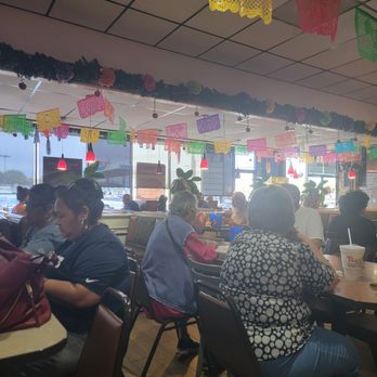 Tia's Taco Hut - Lotsa people - Mexican Near Me - Leon Valley, Texas Tia's Taco Hut - Lotsa people - Mexican Near Me - Leon Valley, Texas