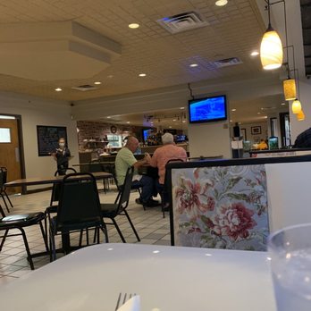 Irvin's On Main - people sitting at tables in a restaurant - American Near Me - Bellwood, Pennsylvania Irvin's On Main - people sitting at tables in a restaurant - American Near Me - Bellwood, Pennsylvania