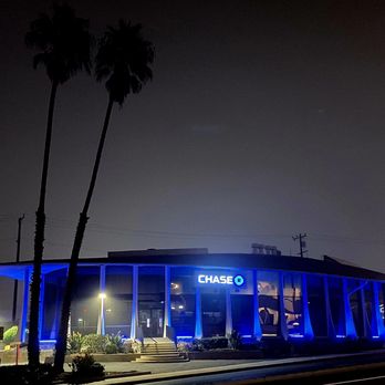 Chase Bank - Chase in Manhattan Beach by night - a successful example of kitsch and unique modernist buildings of yesteryear that dot SoCal (no review) - Banks & Credit Unions Near Me - Manhattan Beach, California Chase Bank - Chase in Manhattan Beach by night - a successful example of kitsch and unique modernist buildings of yesteryear that dot SoCal (no review) - Banks & Credit Unions Near Me - Manhattan Beach, California