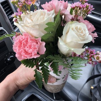 Rancho Duarte Florist - Floral pattern vase with white roses and pink carnations - Florists Near Me - Duarte, California Rancho Duarte Florist - Floral pattern vase with white roses and pink carnations - Florists Near Me - Duarte, California