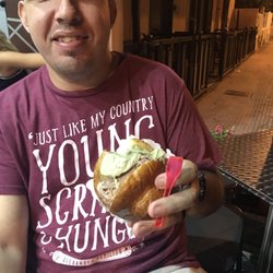 Miceli Cafè - Gelato with brioche bun
