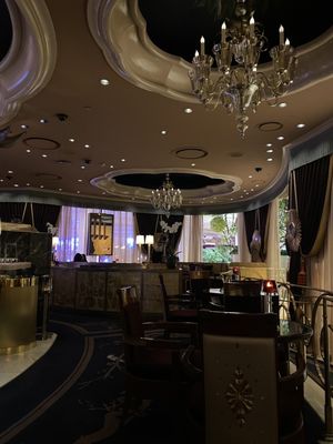 Overlook Lounge, Aperitifs & Spirits by null