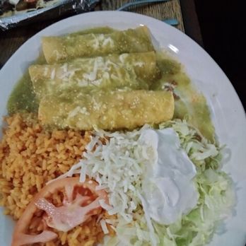 El Vallartas Sabor Costeño - Beef Verde enchilada meal - Mexican Near Me - Jeffersonville, Indiana El Vallartas Sabor Costeño - Beef Verde enchilada meal - Mexican Near Me - Jeffersonville, Indiana