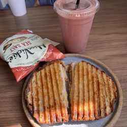 Co-Work Coffee - Açaí Smoothie and Turkey Toasty