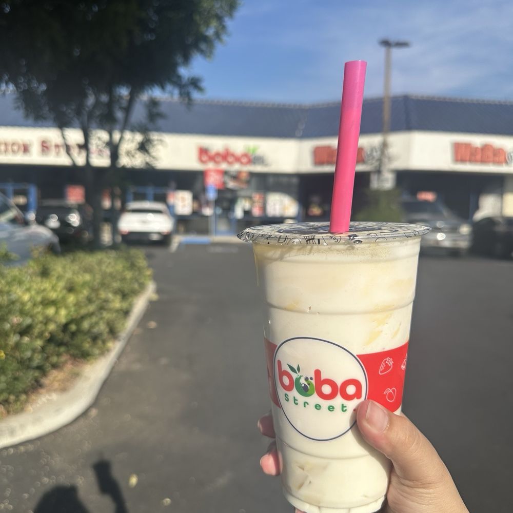 Peach mango cheese cloud with lychee jelly (large) Peach mango cheese cloud with lychee jelly (large)