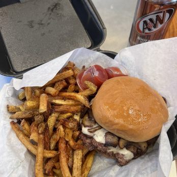 Ol' Pot Hole - Mushroom swiss burger - Food Trucks Near Me - Tucson, Arizona