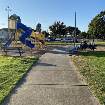 Mervin Morris Park - Parks Near Me - San Lorenzo, California