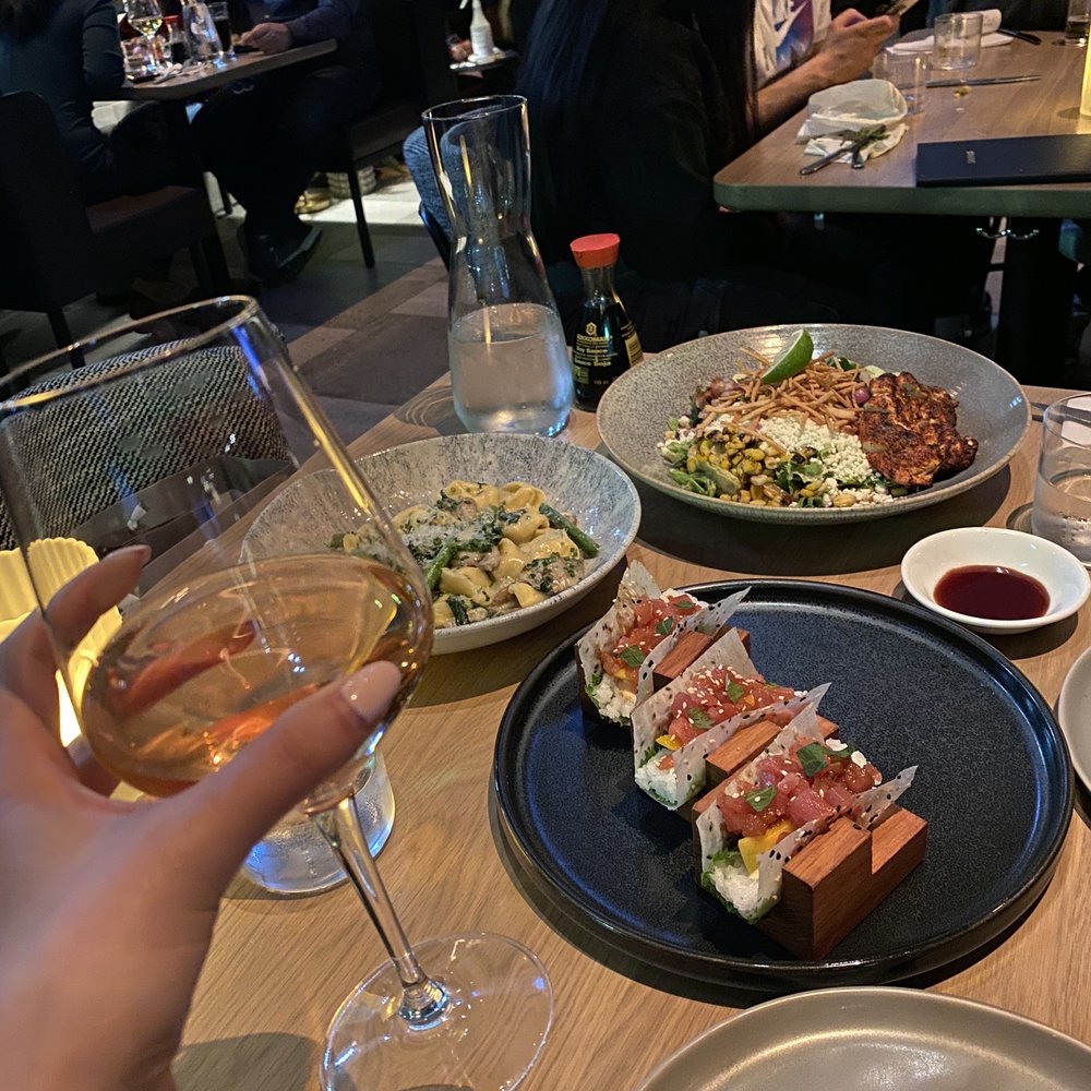 Earls Kitchen + Bar - Canadian (New) Near Me - North York, Ontario Earls Kitchen + Bar - Canadian (New) Near Me - North York, Ontario