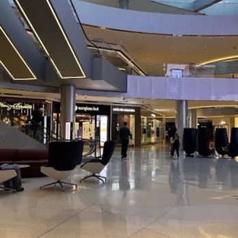 Beverly Center - A leisurely nice seats for people to chill after their shopping. - Shopping Centers Near Me - Los Angeles, California Beverly Center - A leisurely nice seats for people to chill after their shopping. - Shopping Centers Near Me - Los Angeles, California