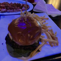 The Whiskey Barrel - Basic burger with fries