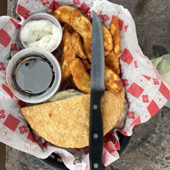 Chung’s Bar & Grill - Steak sandwich with potato wedges - American Near Me - Crystal Falls, Michigan