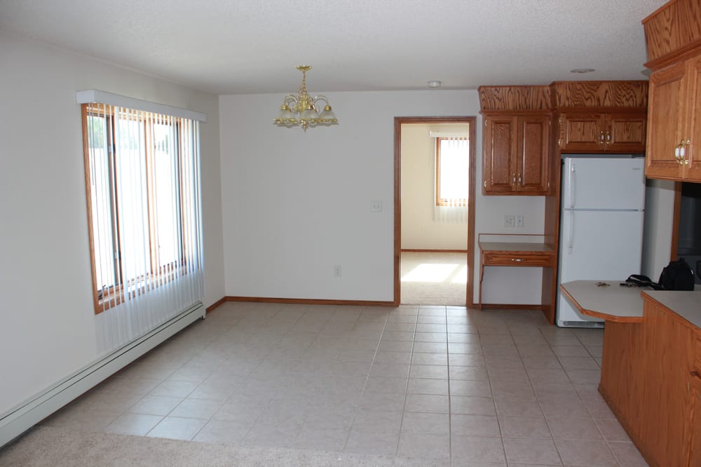 K & L APARTMENTS Updated September 2024 13 Photos 300 N 31st St