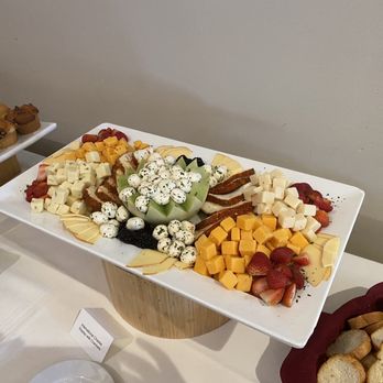 Emory Conference Center Hotel - Fruit and cheese plate - Hotels Near Me - Atlanta, Georgia Emory Conference Center Hotel - Fruit and cheese plate - Hotels Near Me - Atlanta, Georgia