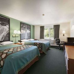 Super 8 by Wyndham Salmon - Standard Two Queen Room