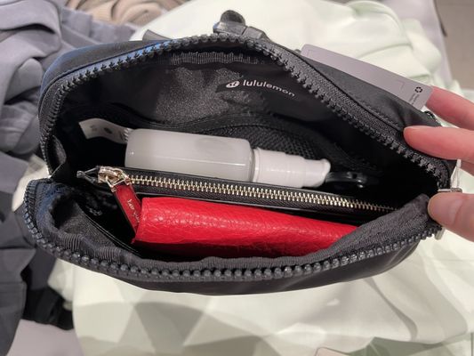 lululemon by null