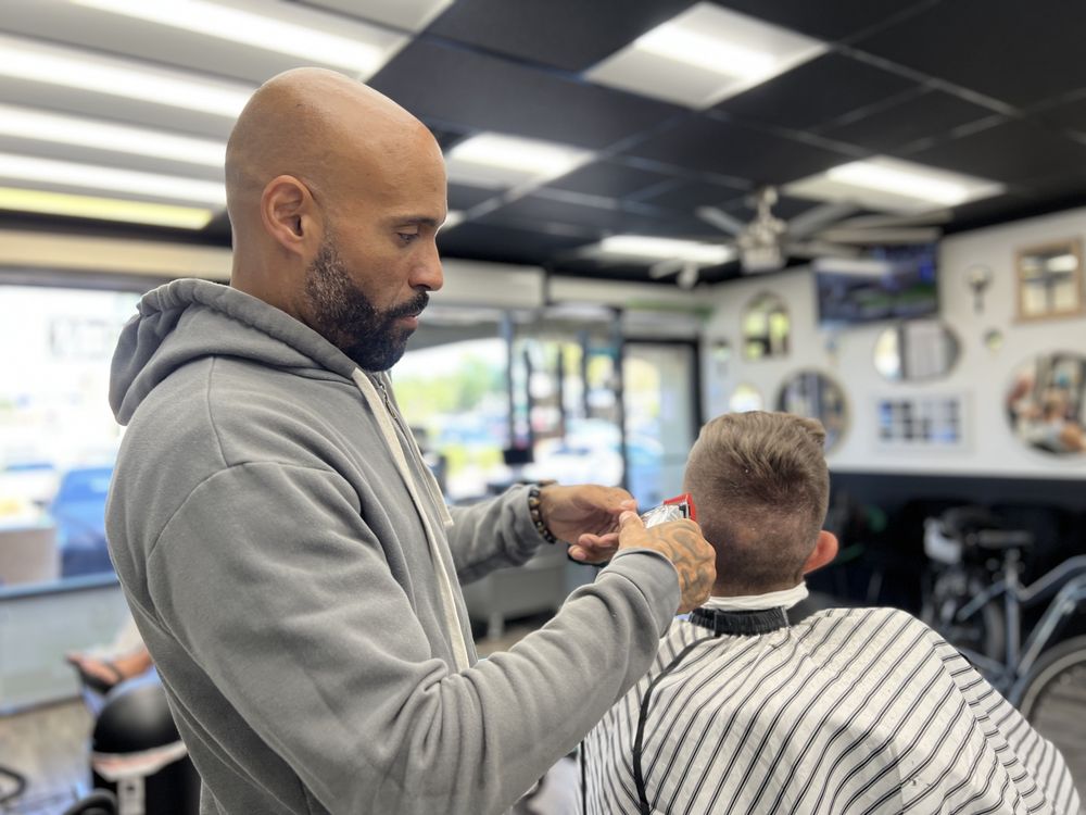 HAIRCUTS AND CHILL Updated October 2024 10 Photos 1515 East