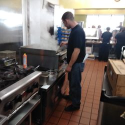 R McCoy BBQ - Cleaning the grill....