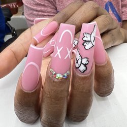 Dalila's Dominican Hair Salon - Nail art