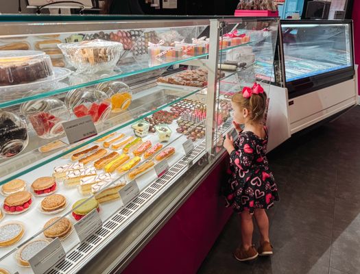 Le Macaron French Pastries by null