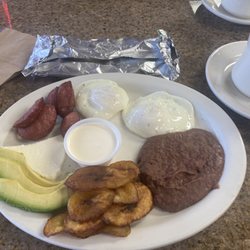 Antojitos Hondureños Café - Traditional breakfast