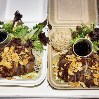 Teppanyaki Farmer - Steak Rolls w/Garlic Chips (all Toss Greens on left and Garlic Rice on right) - Teppanyaki Near Me - Honolulu, Hawaii Teppanyaki Farmer - Steak Rolls w/Garlic Chips (all Toss Greens on left and Garlic Rice on right) - Teppanyaki Near Me - Honolulu, Hawaii