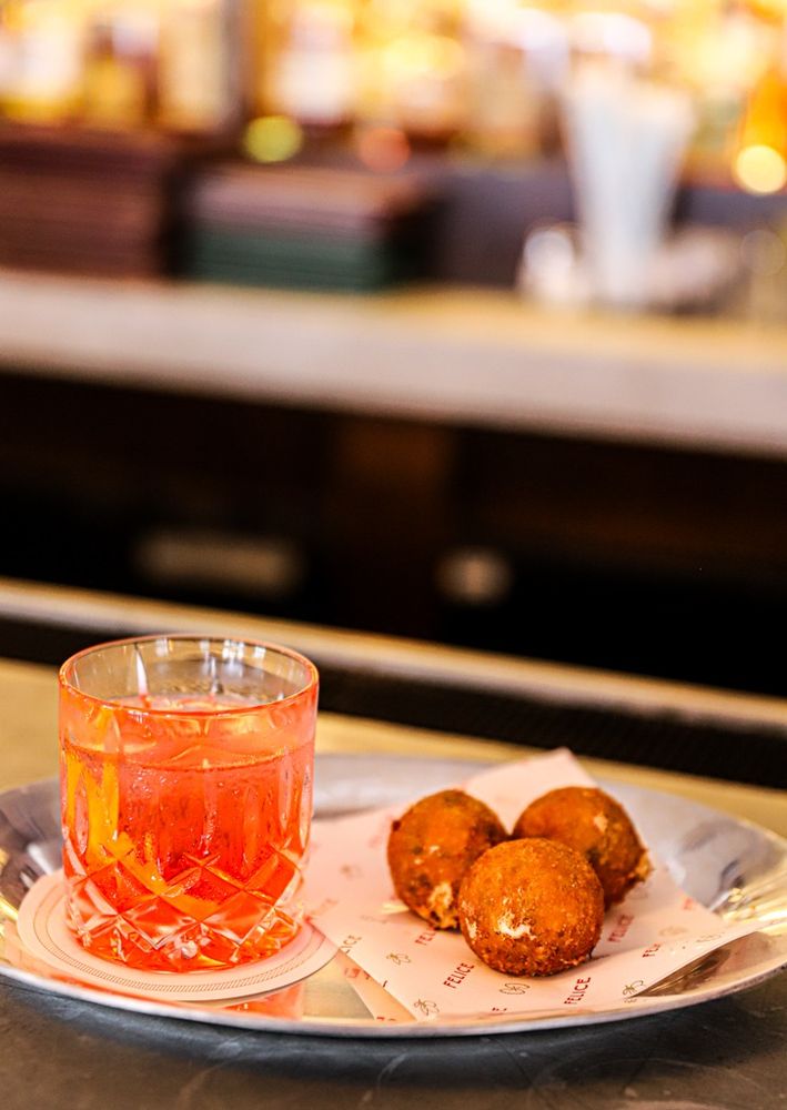 Social spots from Felice Roslyn