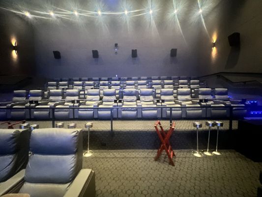 CMX CinéBistro Halcyon by null