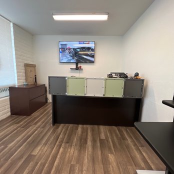 Luxe Tint - clean waiting area - Car Window Tinting Near Me - Mesa, Arizona
