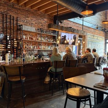 Bistro 221 - The bar - American Near Me - Saint George, South Carolina