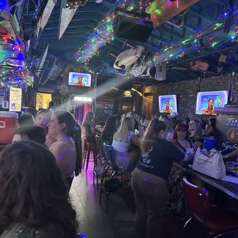 Tin Roof - Music Venues Near Me - Louisville, Kentucky Tin Roof - Music Venues Near Me - Louisville, Kentucky