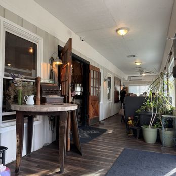 Backwoods Crossing - Entry to dining room - Southern Near Me - Tallahassee, Florida
