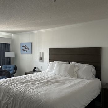 Ocean Isle Inn - This is the king size room. - Hotels Near Me - Ocean Isle Beach, North Carolina Ocean Isle Inn - This is the king size room. - Hotels Near Me - Ocean Isle Beach, North Carolina
