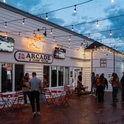 Balboa Fun Zone Arcade - Arcade courtyard